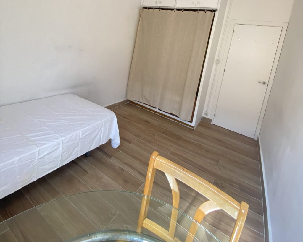 PAM.  35 Room-3