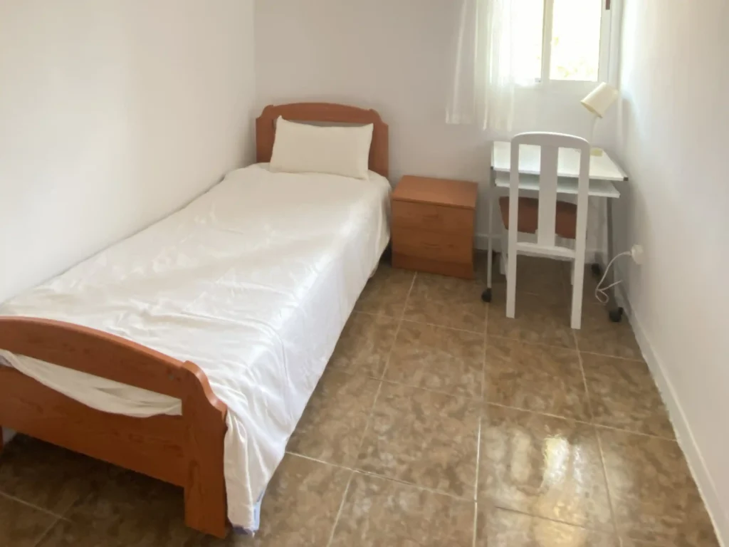 BJG 20. Room-1