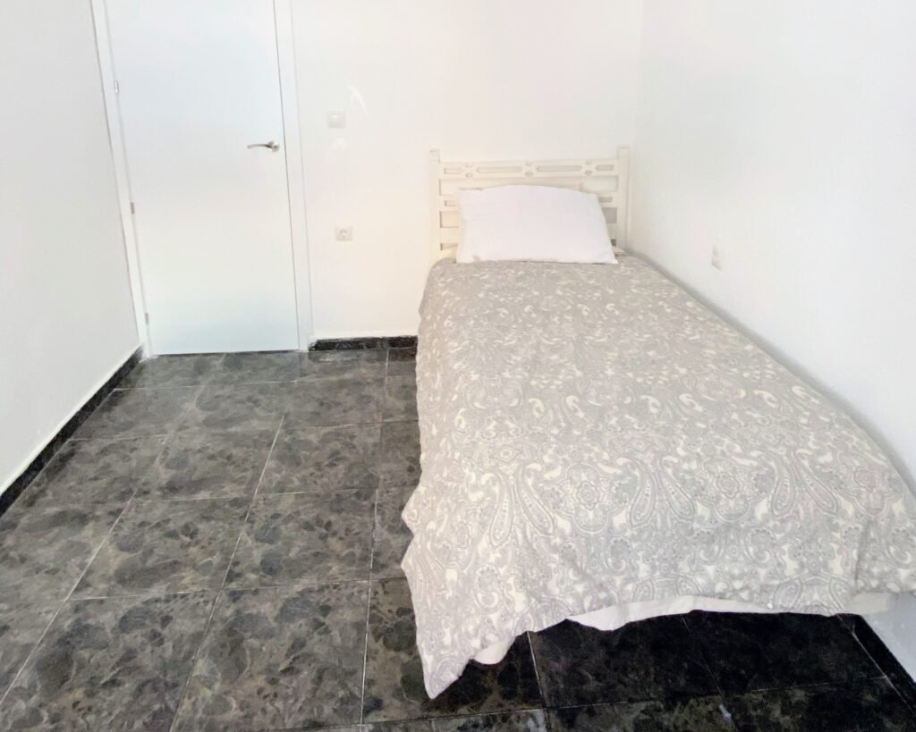 PAM29.  Room-2 image 2