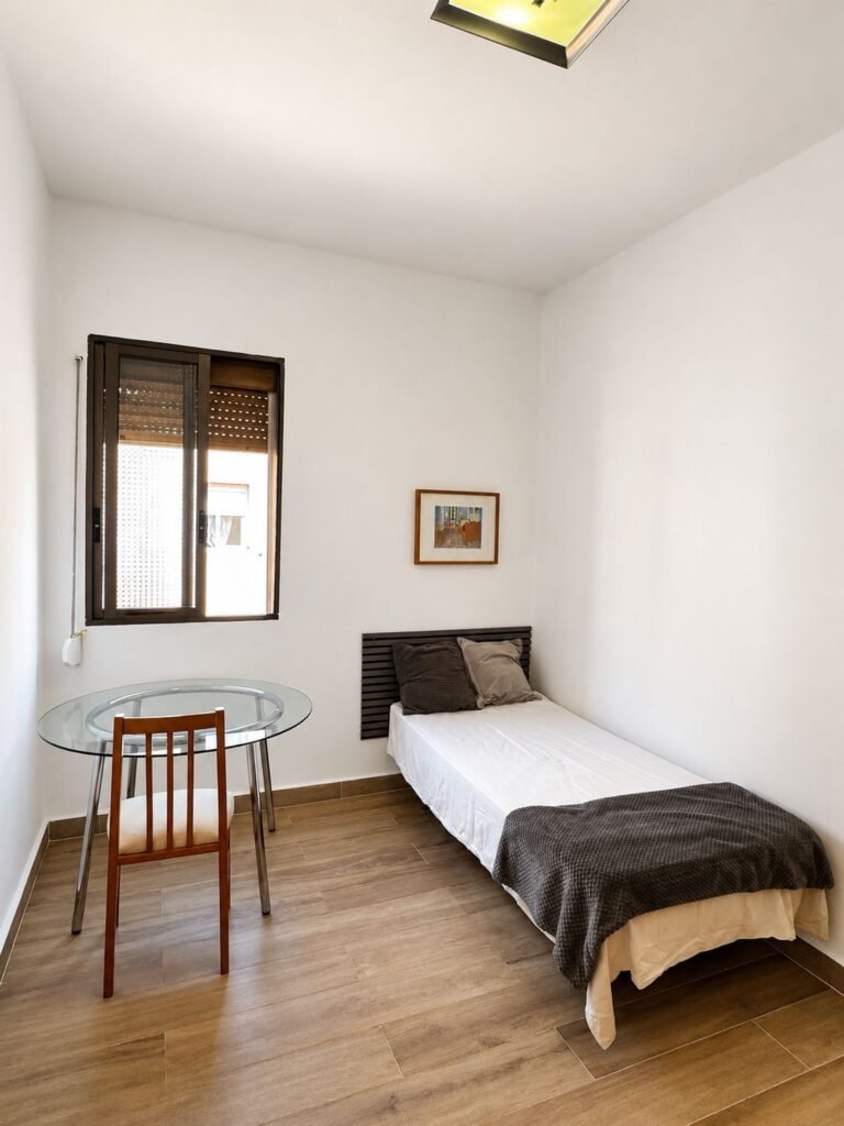 PAM.  35 Room-3