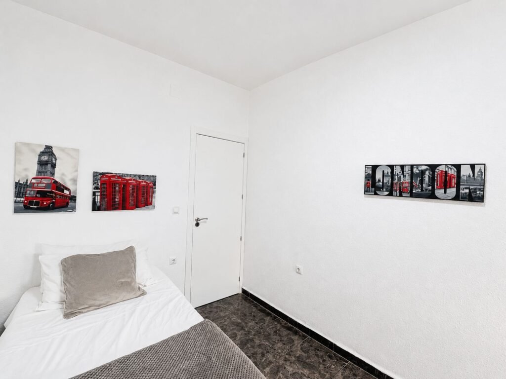 PAM 29.  Room-1 image 3