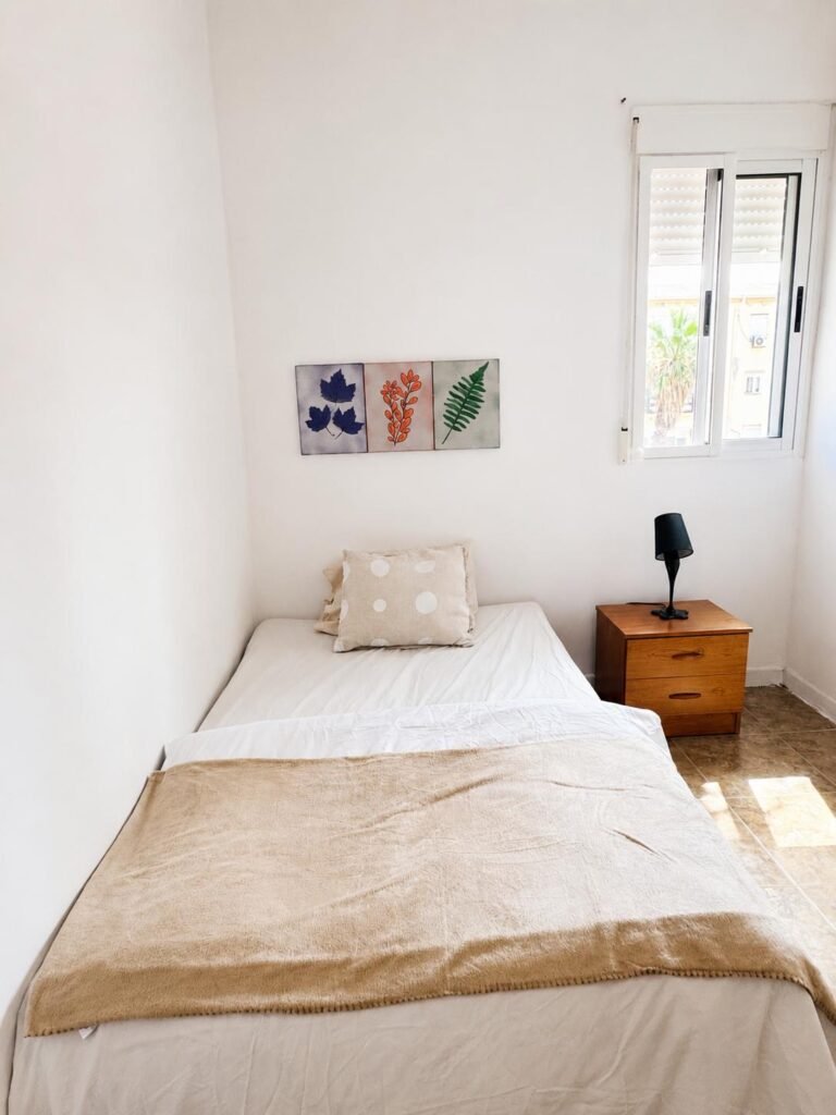 BJG 20. Room-1