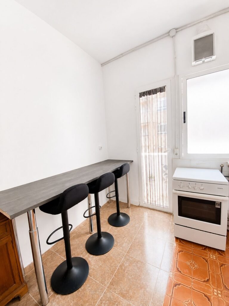 BJG 20. Room-2. gallery image 8